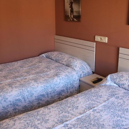 Hostal Burgales Milagro Extérieur photo