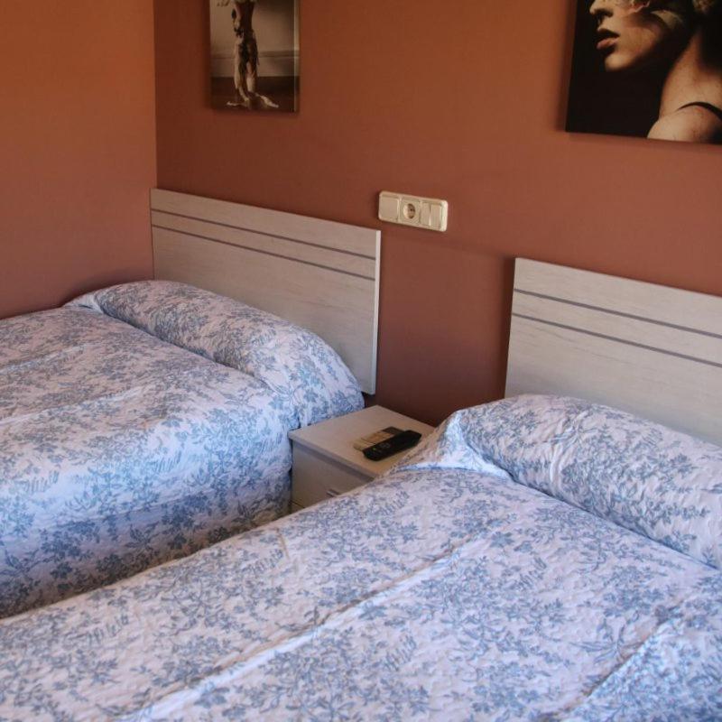 Hostal Burgales Milagro Extérieur photo