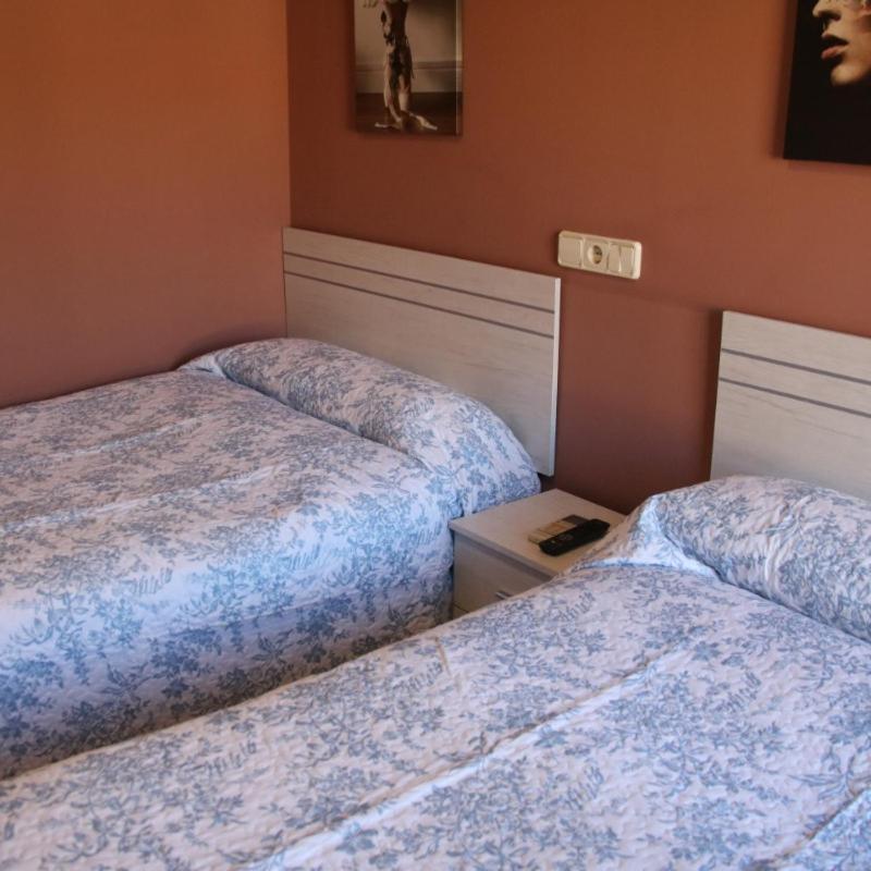 Hostal Burgales Milagro Extérieur photo