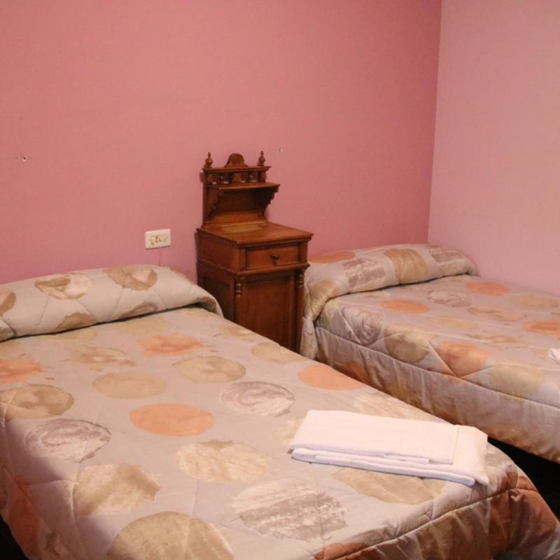 Hostal Burgales Milagro Extérieur photo