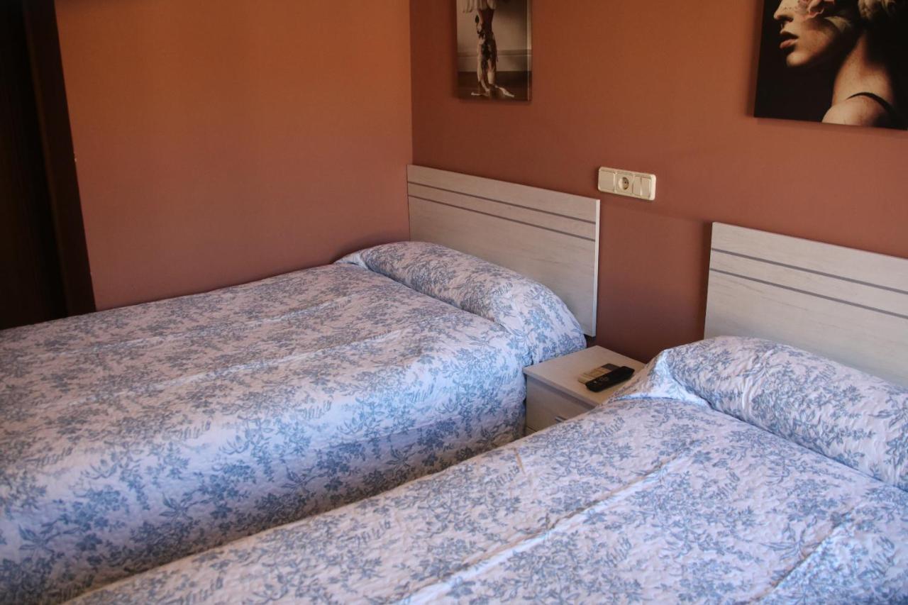 Hostal Burgales Milagro Extérieur photo